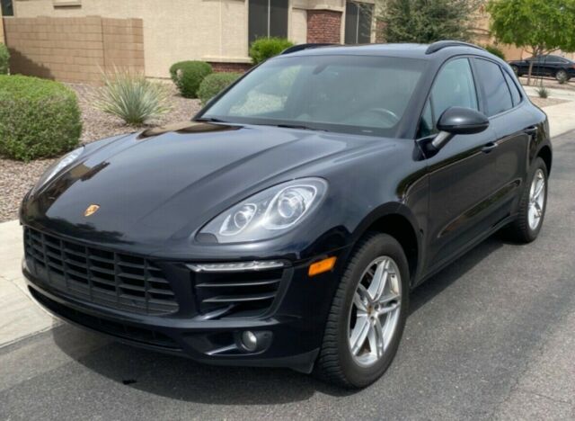 2015 Porsche Macan (Black/Black)