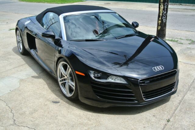 2012 Audi R8 (Black/Burgundy)