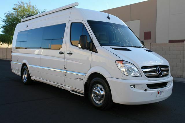 2012 Mercedes-Benz Airstream (White/Gray)