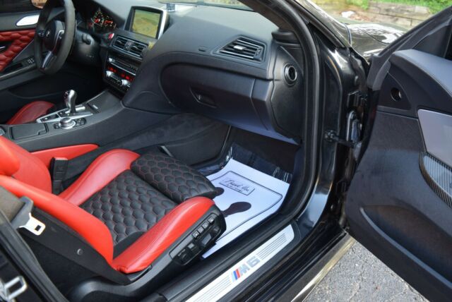 2014 BMW M6 (BLACK METALLIC/TWO TONE RED  & BLACK)
