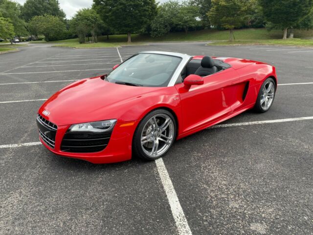 2011 Audi R8 (Red/Black)