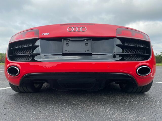 2011 Audi R8 (Red/Black)