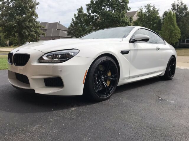 2015 BMW M6 (White/Blue)