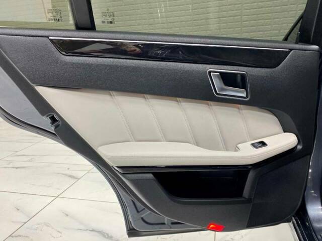 2012 Mercedes-Benz E-Class (Blue/White)