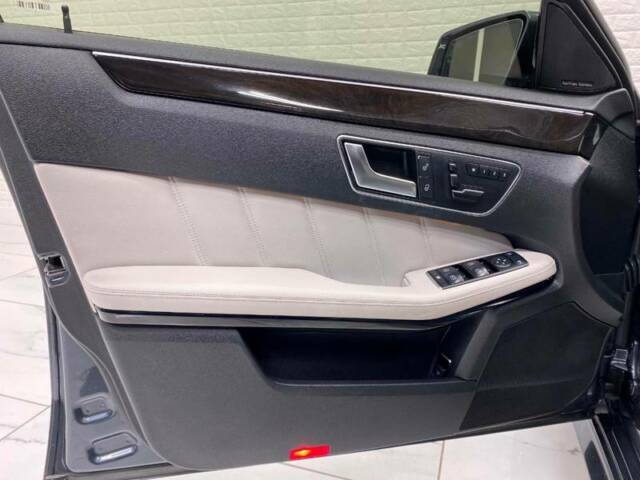 2012 Mercedes-Benz E-Class (Blue/White)
