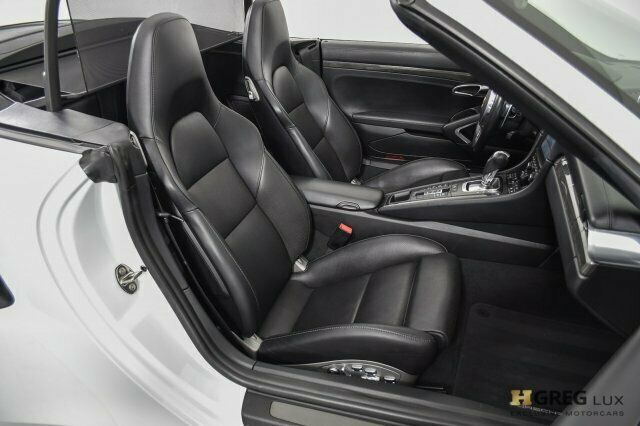 2014 Porsche 911 (White/Black)