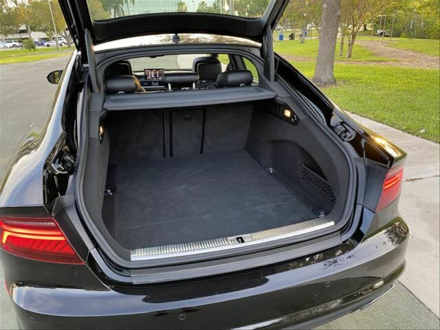 2016 Audi A7 (Black/Black)