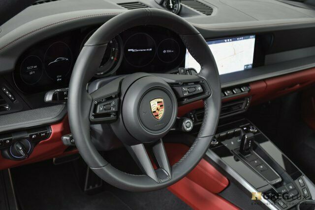 2020 Porsche 911 (Black/Black)
