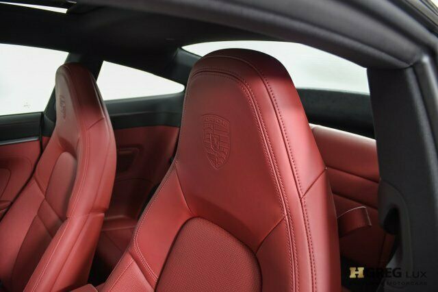 2020 Porsche 911 (Black/Black)