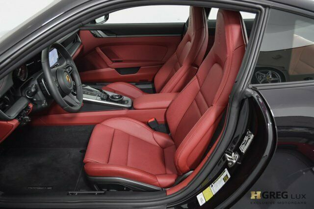 2020 Porsche 911 (Black/Black)