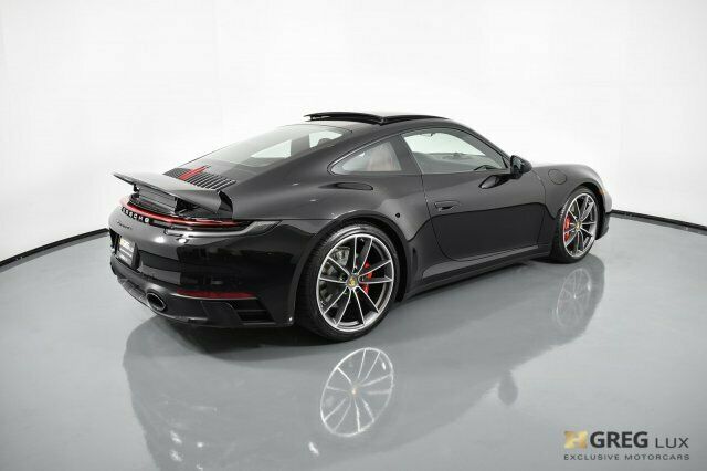 2020 Porsche 911 (Black/Black)