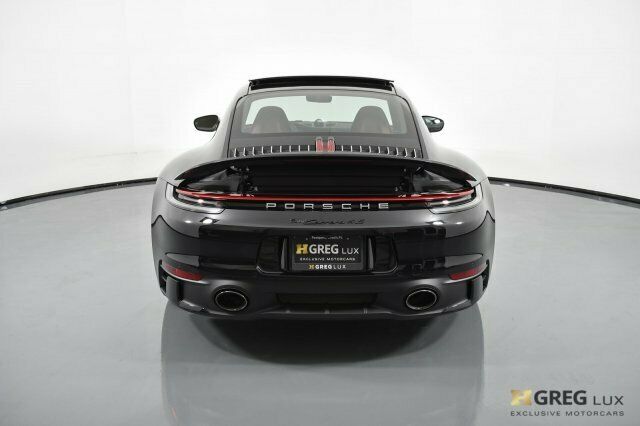 2020 Porsche 911 (Black/Black)