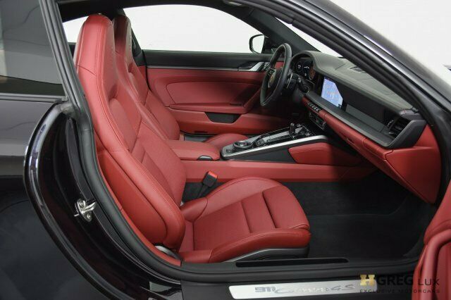 2020 Porsche 911 (Black/Black)