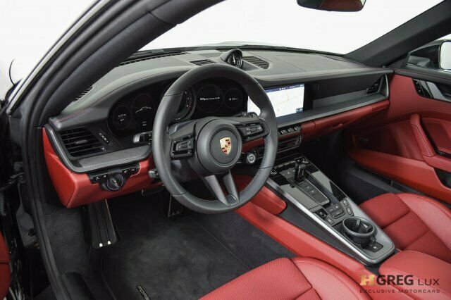 2020 Porsche 911 (Black/Black)