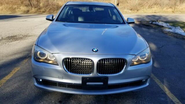 2010 BMW 7-Series (Silver/Black)