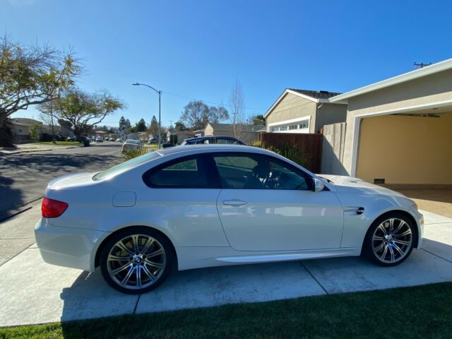 2011 BMW M3 (Mineral White/Black)