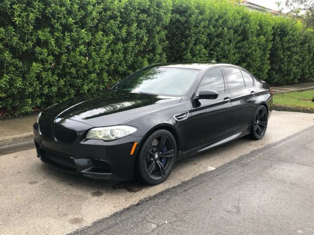 2013 BMW M5 (Charcoal/Tan)