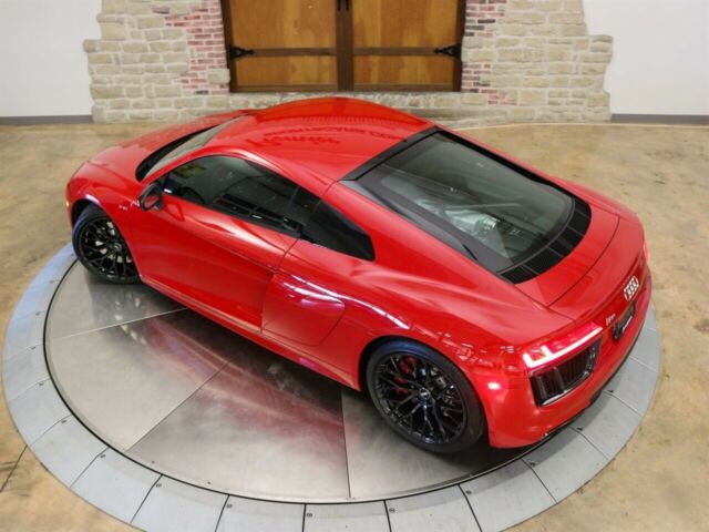 2018 Audi R8 (Red/Black)