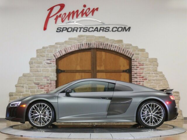 2017 Audi R8 (Gray/Black)
