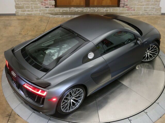 2017 Audi R8 (Gray/Black)