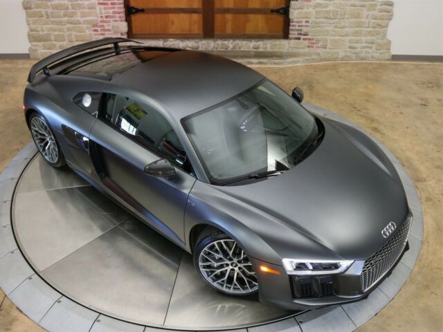 2017 Audi R8 (Gray/Black)