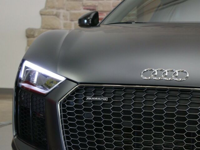 2017 Audi R8 (Gray/Black)