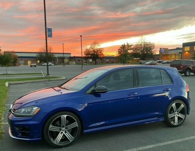 2016 Volkswagen Golf R (Blue/Black)