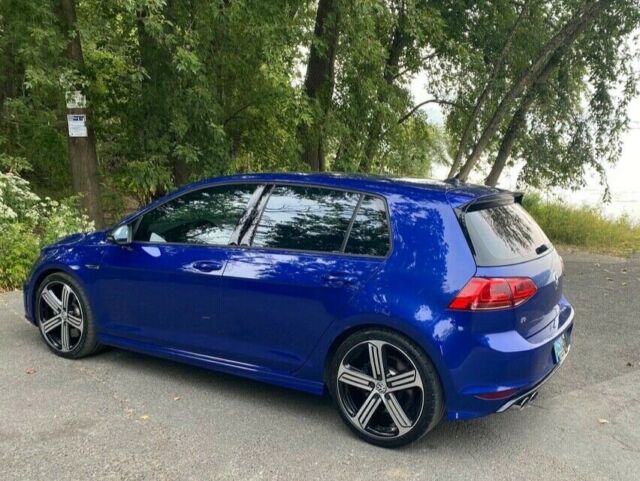 2016 Volkswagen Golf R (Blue/Black)