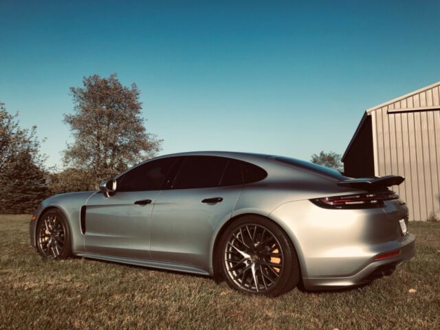 2017 Porsche Panamera (GT Silver Metallic/Black/Bordeaux Red)