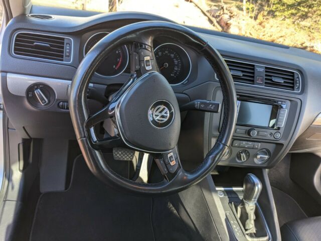 2015 Volkswagen Jetta (Silver/Black)