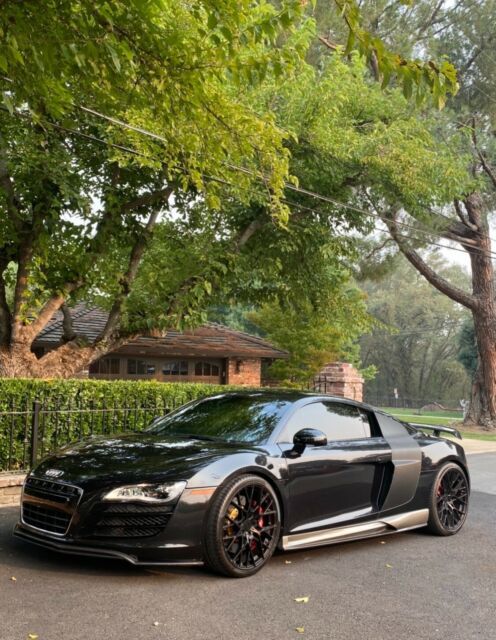 2012 Audi R8 (Black/Black)