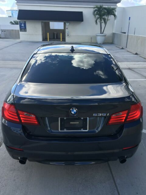 2011 BMW 5-Series (Metallic Charcoal Grey/Oyster)