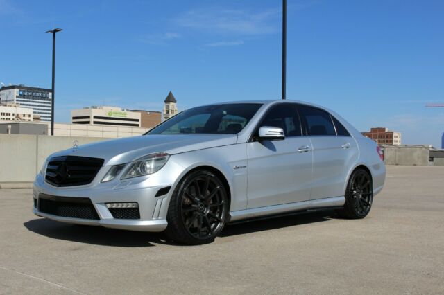 2010 Mercedes-Benz E-Class (Silver/Black)