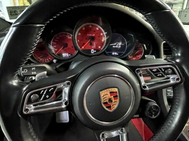 2018 Porsche 911 (Black/Red)