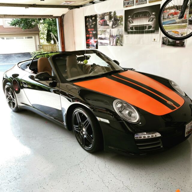 2010 Porsche 911 (Black/Sand Beige)