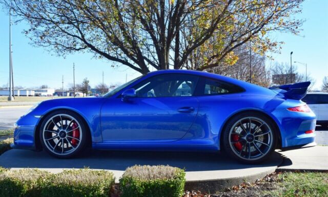2015 Porsche 911 (Blue/Black)