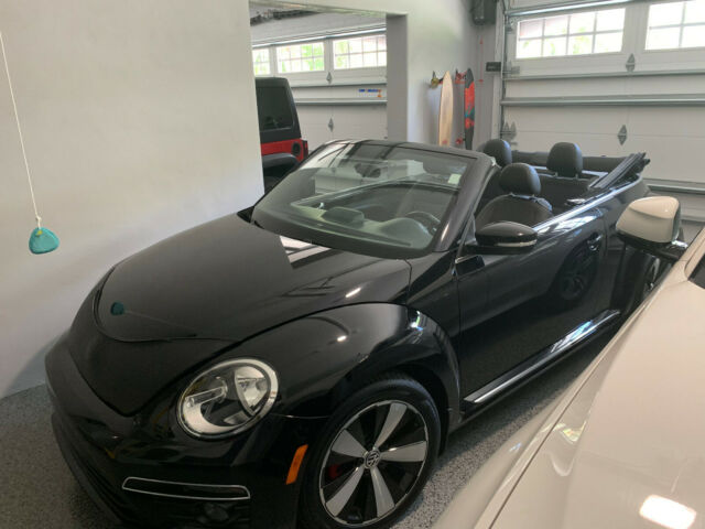 2013 Volkswagen Beetle-New (Black/Black)