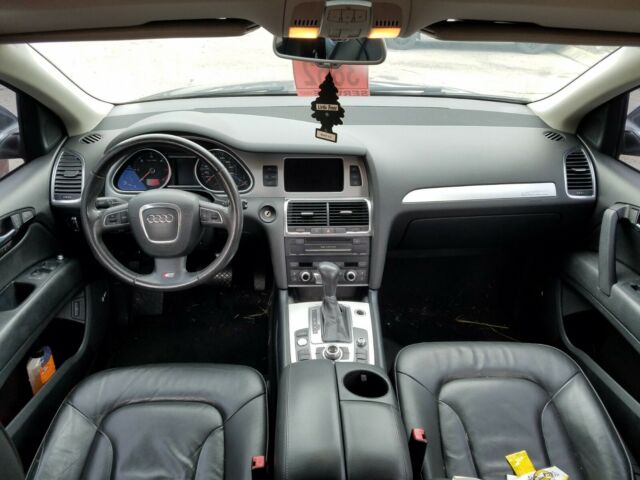 2010 Audi Q7 (Gray/Black)
