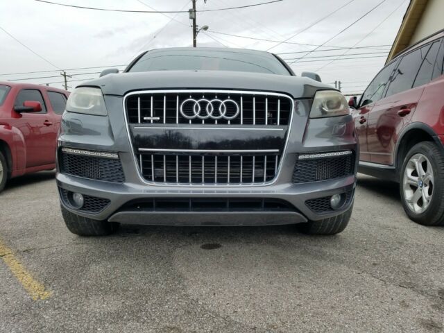 2010 Audi Q7 (Gray/Black)