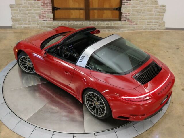 2017 Porsche 911 (Red/Black)
