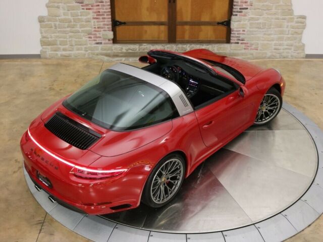2017 Porsche 911 (Red/Black)
