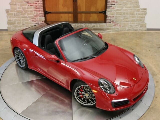 2017 Porsche 911 (Red/Black)