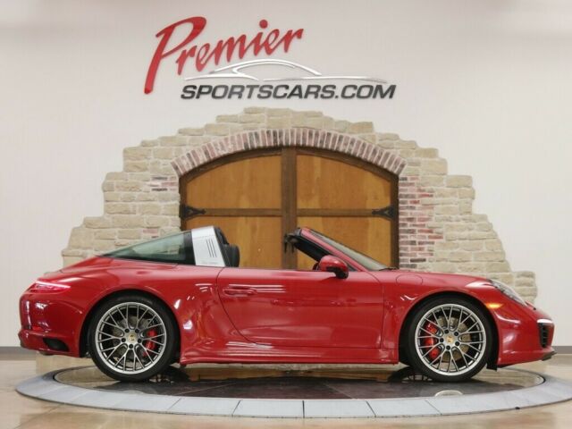 2017 Porsche 911 (Red/Black)