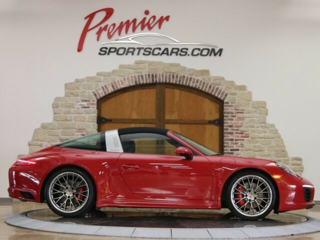 2017 Porsche 911 (Red/Black)