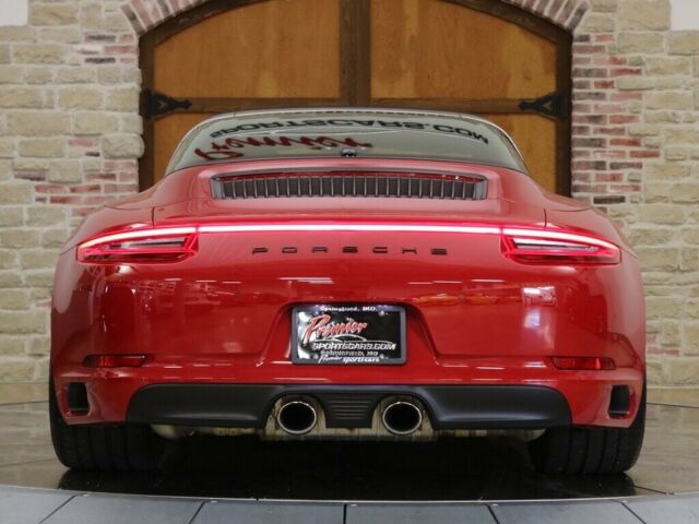 2017 Porsche 911 (Red/Black)