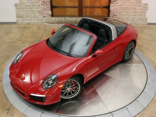 2017 Porsche 911 (Red/Black)