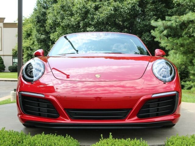 2017 Porsche 911 (Red/Black)