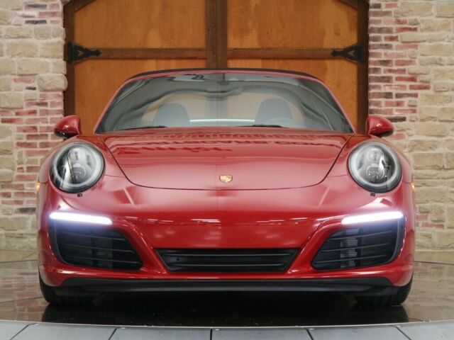 2017 Porsche 911 (Red/Black)