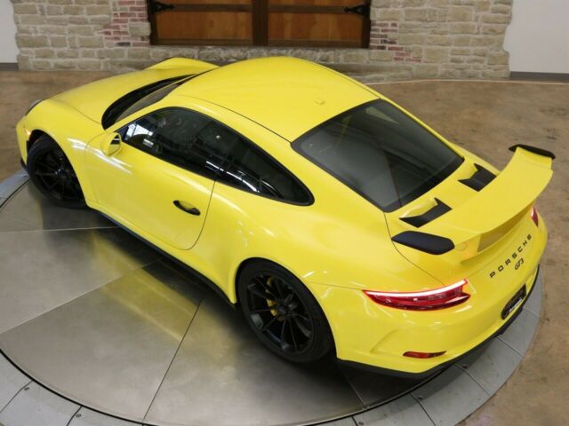 2018 Porsche 911 (Yellow/Black)