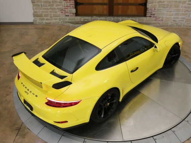 2018 Porsche 911 (Yellow/Black)